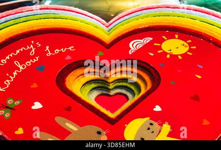 Un libro a forma di cuore per bambini Foto Stock