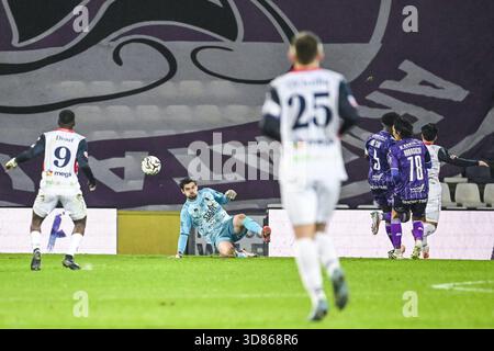 Anversa, Belgio. 28 novembre 2025. Il portiere di Beerschot Nick Shinton, raffigurato in azione durante una partita di calcio tra Beerschot va e RFC Liege, venerdì 28 novembre 2025 ad Anversa, il giorno 15 della 2025-2026 'Challenger Pro League' 1B seconda divisione del campionato belga. BELGA PHOTO TOM GOYVAERTS credito: Belga News Agency/Alamy Live News Foto Stock