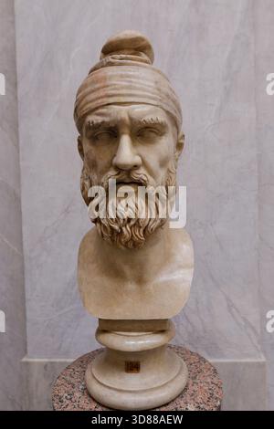 Roma, Italia - 11 gennaio 2024: Testa di una scultura dacica all'interno dei Musei Vaticani. Foto Stock