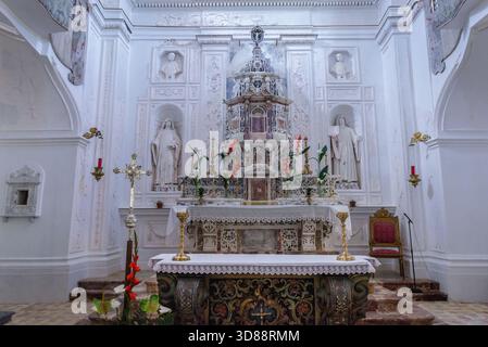 Chiesa Cattolica del Santo Salvatore a Erice, cittadina situata su una montagna vicino alla città di Trapani, isola di Sicilia in Italia Foto Stock
