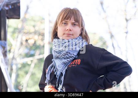 Roma, Italia. 29 novembre 2025. Greta Thunberg partecipa alla manifestazione palestinese a Roma Credit: Independent Photo Agency/Alamy Live News Foto Stock