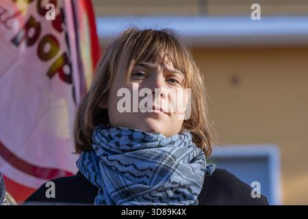 Roma, Italia. 29 novembre 2025. Greta Thunberg partecipa alla manifestazione palestinese a Roma Credit: Independent Photo Agency/Alamy Live News Foto Stock