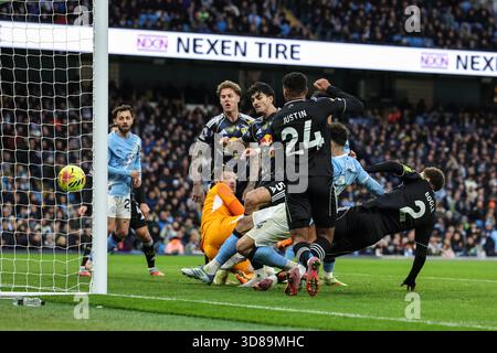 Manchester, Regno Unito. 29 novembre 2025. Josko Gvardiol del Manchester City segna 2-0 durante la partita di Premier League Manchester City vs Leeds United all'Etihad Stadium di Manchester, Regno Unito, 29 novembre 2025 (foto di Mark Cosgrove/News Images) *** GER AUT sui OUT *** a Manchester, Regno Unito il 29/11/2025. (Foto di Mark Cosgrove/News Images/Sipa USA) credito: SIPA USA/Alamy Live News Foto Stock
