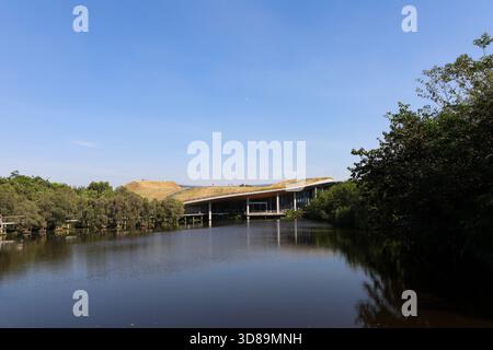 RAYONG, THAILANDIA 29 novembre 2025 - Vista suggestiva della SALA ESPOSITIVA DELLA FLORA presso il PTTLNG Plant Exhibition Building, Mappa Ta Phut, Mueang Rayong, Provincia di Rayong. (Foto di Teera Noisakran/Sipa USA) credito: SIPA USA/Alamy Live News Foto Stock