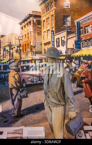 Murale di una trafficata Richmond Street durante la guerra; Rosie the Riveter WWII Home Front National Historical Park, Richmond, California, USA [Nessuna pubblicazione; edi Foto Stock