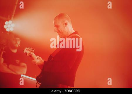 Roma, Italia. 29 novembre 2025. Michele De Finis si esibisce sul palco durante il concerto di apertura del tour 2025. Credito: SOPA Images Limited/Alamy Live News Foto Stock