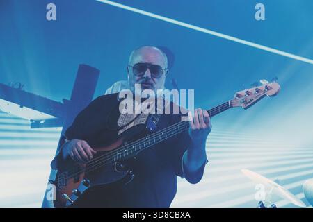 Roma, Italia. 29 novembre 2025. Luigi Sckialdone si esibisce sul palco durante il concerto di apertura del suo tour del 2025. Credito: SOPA Images Limited/Alamy Live News Foto Stock