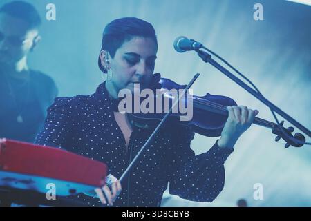 Roma, Italia. 29 novembre 2025. Caterina bianco si esibisce sul palco durante il concerto di apertura del tour 2025. Credito: SOPA Images Limited/Alamy Live News Foto Stock