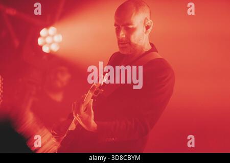 Roma, Italia. 29 novembre 2025. Michele De Finis si esibisce sul palco durante il concerto di apertura del tour 2025. Credito: SOPA Images Limited/Alamy Live News Foto Stock