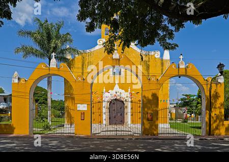 Iglesia de Santa Ana di fronte in una giornata di sole Foto Stock