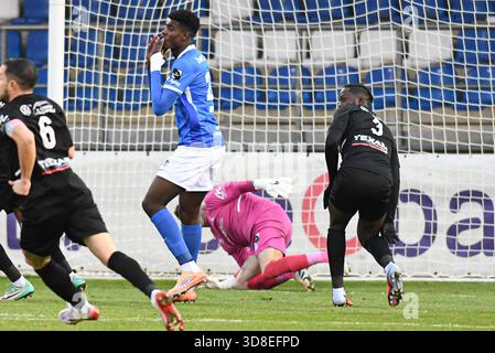 Geel, Belgio. 30 novembre 2025. Aaron Bibout di Jong Genk sembra sgretolato durante una partita di calcio tra Jong Genk e il Royal Olympic Charleroi, domenica 30 novembre 2025 a Geel, il giorno 15 del 2025-2026 'Challenger Pro League' 1B seconda divisione del campionato belga. BELGA FOTO JILL DELSAUX credito: Belga News Agency/Alamy Live News Foto Stock