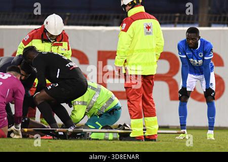 Geel, Belgio. 30 novembre 2025. Jong Genk's Victory Beniangba sembra deluso durante una partita di calcio tra Jong Genk e Royal Olympic Charleroi, domenica 30 novembre 2025 a Geel, il giorno 15 del 2025-2026 'Challenger Pro League' 1B seconda divisione del campionato belga. BELGA FOTO JILL DELSAUX credito: Belga News Agency/Alamy Live News Foto Stock