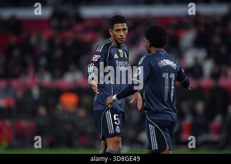 Girona, ESP. 30 novembre 2025. GIRONA FC-REAL MADRID 30 novembre 2025 Bellingham (5) del Real Madrid e Rodrigo (11) del Real Madrid durante la partita tra il Girona FC e il Deportivo Alavés, corrispondente al quattordicesimo giorno della Liga EA Sports allo Stadio Montilivi Municipal di Girona, Spagna. Crediti: Rosdemora/Alamy Live News Foto Stock