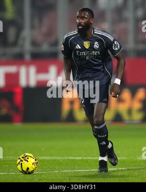 Girona, Spagna. 30 novembre 2025. Antonio Rudiger del Real Madrid durante la partita della Liga 2025-2026, data 14, tra il Girona FC e il Real Madrid giocata allo stadio Montilivi il 30 novembre 2025 a Girona, Spagna. (Foto di Bagu Blanco/PRESSIN) credito: PRESSINPHOTO SPORTS AGENCY/Alamy Live News Foto Stock