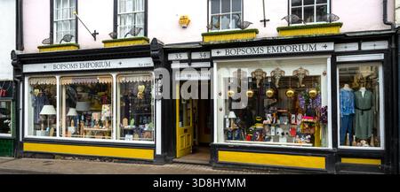 Bopsoms Emporium, negozio di abbigliamento femminile e articoli da regalo High Street, Kington, Herefordshire, Regno Unito Foto Stock