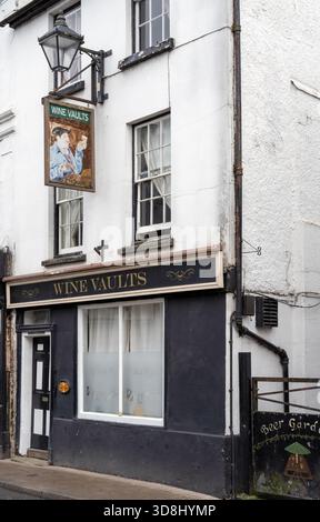 The Wine Vaults Public House, High Street, Kington, Herefordshire, Inghilterra, REGNO UNITO Foto Stock