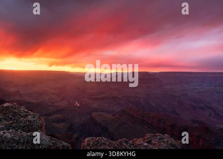 Spettacolare tramonto sul Grand Canyon da Navajo Point Foto Stock