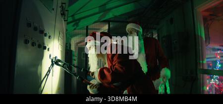 Jingle Bell Heist è un film del 2025 diretto da Michael Fimognari, scritto da Abby McDonald e interpretato da Olivia Holt, Connor Swindells, Lucy Punch e Peter Serafinowicz. Foto Stock