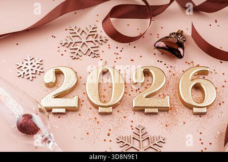 Scena di vacanza con bicchiere di champagne e Confetti Foto Stock