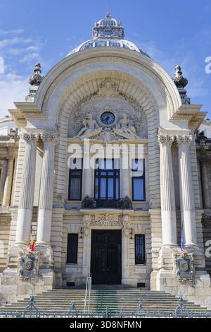 Palazzo CEC in architettura francese, sede della Banca Nazionale di risparmio rumena e sede del Museo CEC di Bucarest, Romania Foto Stock