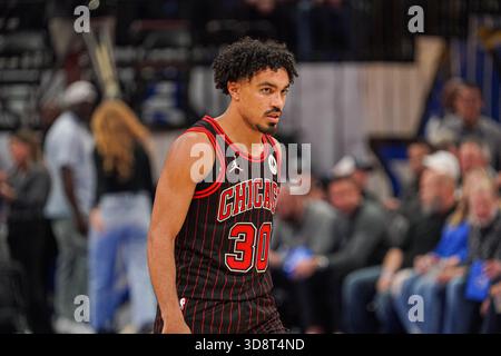 Orlando, Florida, Stati Uniti, 1° dicembre 2025, i Chicago Bulls guardano tre Jones #30 al Kia Center. (Foto: Marty Jean-Louis/Alamy Live News Foto Stock