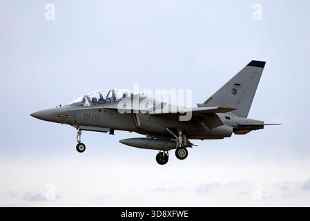 RAF Fairford, Gloucestershire, Inghilterra, Regno Unito - 16 luglio 2025: Un'Aeronautica militare Italiana, 311 gruppo, 61 Stormo, Alenia Aermacchi T-346A Master arriva al RIAT Foto Stock