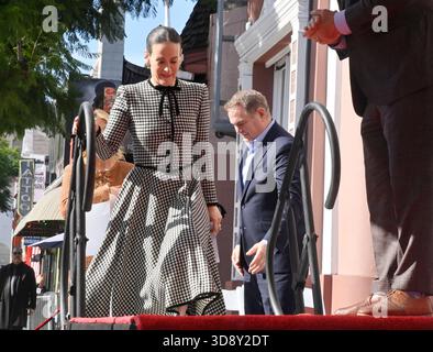 Los Angeles, Stati Uniti. 2 dicembre 2025. L'attrice Sarah Paulson viene presentata durante una cerimonia di inaugurazione che la onora con la 2.829esima stella sulla Hollywood Walk of Fame a Los Angeles martedì 2 dicembre 2025. Foto di Jim Ruymen/UPI credito: UPI/Alamy Live News Foto Stock