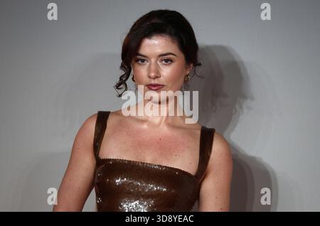 Londra, Regno Unito. 2 dicembre 2025. Nancy Farino partecipa alla prima mondiale "Amadeus" all'Odeon Luxe Leicester Square. (Foto di Fred Duval/SOPA Images/Sipa USA) credito: SIPA USA/Alamy Live News Foto Stock