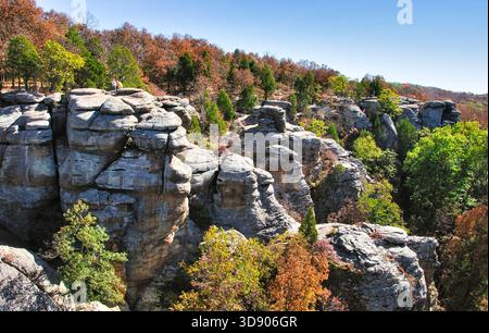 Vista autunnale delle formazioni rocciose del Garden of the Gods nella Shawnee National Forest vicino a Herod, Illinois. Foto Stock