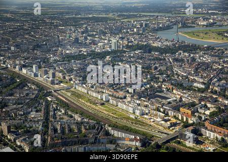 Sviluppo residenziale su Marc-Chagall-Strasse, Maurice-Ravel-Park, Duesseldorf, Renania settentrionale-Vestfalia, Germania, Germania, GERMANIA, Europa, vista aerea Foto Stock