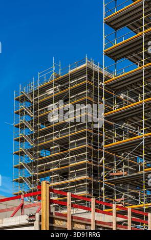Grattacielo edificio per uffici in costruzione nel nuovo quartiere europeo di Francoforte, Germania Foto Stock