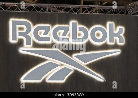 Die ISPO, Internationale Fachmesse und weltgrösste jährliche Multi-Segment-Messe für Sportartikel und Sportmode auf der Messe München. Foto: ISPO 2025, Reebok *** ISPO, Fiera Internazionale e la più grande fiera annuale multisegmento del mondo per gli articoli sportivi e la moda sportiva a Messe München Photo ISPO 2025, Reebok Foto Stock