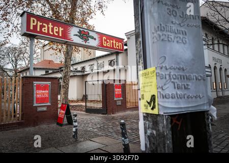 Berlin Pankow OT Prenzlauer Berg Straßenszene Kastanienallee, Prater Garten, Biergarten - 03.12.2025 Berlin *** Berlin Pankow OT Prenzlauer Berg Street scene Kastanienallee, Prater Garten, beer Garden 03 12 2025 Berlin Foto Stock