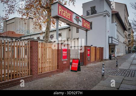 Berlin Pankow OT Prenzlauer Berg Straßenszene Kastanienallee, Prater Garten, Biergarten - 03.12.2025 Berlin *** Berlin Pankow OT Prenzlauer Berg Street scene Kastanienallee, Prater Garten, beer Garden 03 12 2025 Berlin Foto Stock