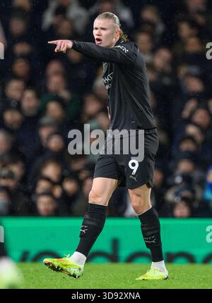 Londra, Regno Unito. 2 dicembre 2025. Fulham V Manchester City - Premier League - Craven Cottage - Londra. Erling Haaland in azione. Crediti immagine: Mark Pain/Alamy Live News Foto Stock