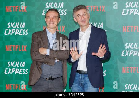 Salvo Ficarra e Valentino Picone assistono al servizio fotografico del film SICILIA EXPRESS a Roma, Italia, il 27 novembre 2025. (Foto di Emanuela Vertolli/Pacific Press/Sipa USA) Foto Stock