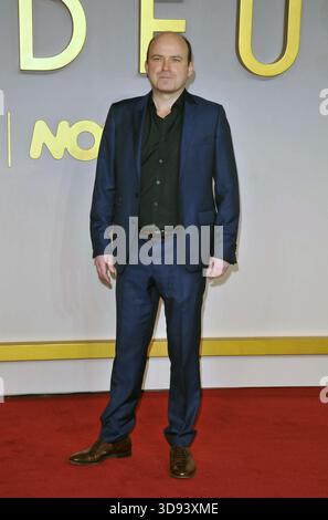 Londra, Regno Unito. 2 dicembre 2025. Rory Kinnear alla prima mondiale della TV "Amadeus", Odeon Luxe Leicester Square, Leicester Square, martedì 2 dicembre 2025 a Londra, Inghilterra, Regno Unito. CAP/CAN © CAN/Capital Pictures credito: Capital Pictures/Alamy Live News Foto Stock
