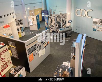 Vista dall'alto delle mostre all'interno del David J. Sencer CDC Museum di Atlanta, Georgia, Stati Uniti Foto Stock