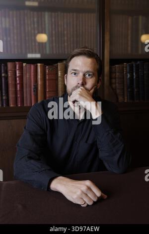 Ritratto di Christopher Bollen 16/11/2025 ©Isabella De Maddalena/opale.Photo Foto Stock