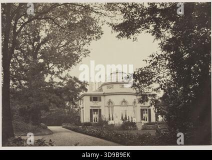 Château de Bagatelle, Bois de Boulogne, 16° arrondissement, Marville, Charles, fotografo, Marville, Charles, stampante fotografica, tra il 1858 e il 1862, seconda metà del XIX secolo, fotografia, fotografia, stampa di albumi, Parigi, dimensioni - illustrazione: altezza: 24,7 cm, larghezza: 36,2 cm, dimensioni - montaggio originale: altezza: 43,6 cm, larghezza: 62 cm, dimensioni - tappetino museo: altezza: 50 cm, larghezza: 65 Foto Stock