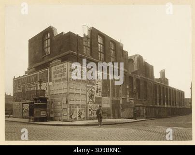 Demolizione dell'annesso Hôtel-Dieu, rue de la Bûcherie, V arrondissement, Parigi. Union Photographique Francoaise, Photographer, gennaio 1909, Fotografia, Arti grafiche, fotografia, Aristotipo, dimensioni - disegno: altezza: 16,2 cm, larghezza: 22,3 cm, dimensioni - supporto originale: altezza: 34 cm, larghezza: 40,2 Foto Stock