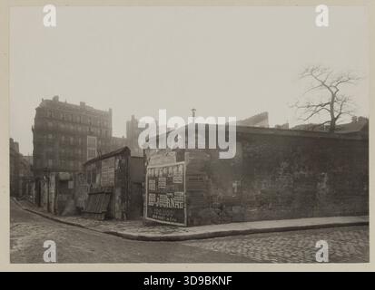 Demolizione dell'annesso Hôtel-Dieu, all'angolo tra Rue de la Bûcherie e Rue Saint-Julien-le-Pauvre, quinto arrondissement, Parigi. Union Photographique Francoaise, Photographer, gennaio 1909, Fotografia, Arti grafiche, fotografia, Aristotipo, dimensioni - disegno: altezza: 16,2 cm, larghezza: 22,1 cm, dimensioni - Vecchio supporto: altezza: 34 cm, larghezza: 40,2 Foto Stock