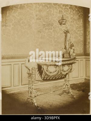 Culla del Principe Imperiale, Napoleone Eugenio Luigi Giovanni Giuseppe Bonaparte, noto come Luigi Napoleone (nato il 16 marzo 1856 a Parigi e morto il 1 giugno 1879 a Ulundi (Natal, attuale Sudafrica), unico figlio di Napoleone III, Imperatore dei francesi, e suo...), Richebourg, Pierre Ambroise, fotografo, tra il 1856 e il 1857, Fotografia, Arti grafiche, Fotografia, dimensioni - opera d'arte: altezza: 18,2 cm, larghezza: 14,4 cm, dimensioni - supporto originale: altezza: 23,5 cm, larghezza: 20,5 cm, dimensioni - supporto museo: altezza: 40 cm, larghezza: 30 Foto Stock