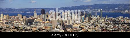 SAN FRANCISCO, CA - 24 OTTOBRE: Vista del centro di San Francisco da Twin Peaks a San Francisco, CA il 24 ottobre 2012 Foto Stock