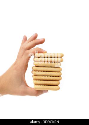 Tenete le mani a paletto con cracker di soda salinata. Isolato su bianco Foto Stock
