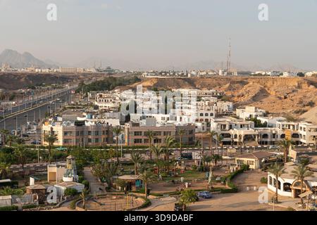 9 ottobre 2021. Sharm El Sheikh: Vista aerea sulla città egiziana di Sharm El Sheikh con le linee degli hotel sulla spiaggia Foto Stock