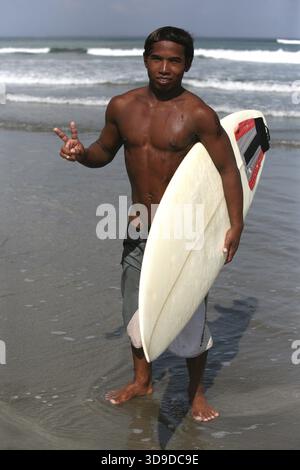 Ritratto di giovani uomini - Il surfer Foto Stock