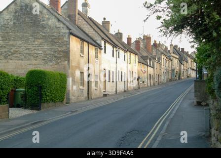 Winchcombe città del Regno Unito Winchcombe, Hailes Street prima che il traffico calmi Regno Unito 2025 Foto Stock