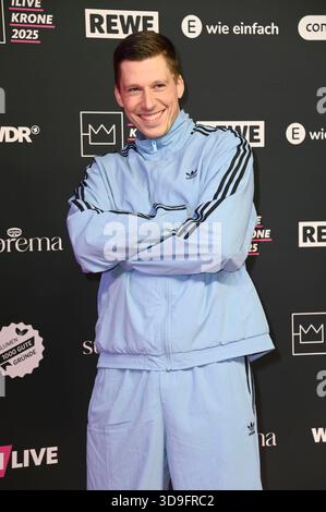 Björn von Morgenstern bei der 26. Verleihung der 1Corona dal vivo 2025 im Lokschuppen. Bielefeld, 04.12.2025 *** Björn von Morgenstern alla cerimonia di premiazione 26 della 1Live Krone 2025 nella Lokschuppen Bielefeld, 04 12 2025 foto:xGeisler-Fotopress/Kubelkax geislerfp krone2025 5374 Foto Stock