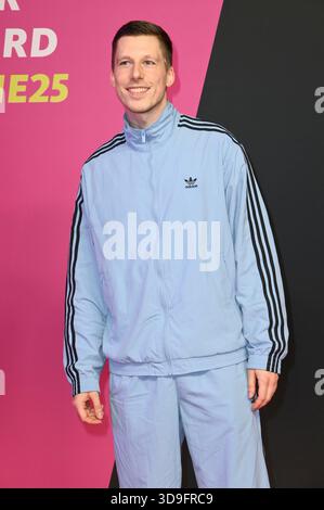 Björn von Morgenstern bei der 26. Verleihung der 1Corona dal vivo 2025 im Lokschuppen. Bielefeld, 04.12.2025 *** Björn von Morgenstern alla cerimonia di premiazione 26 della 1Live Krone 2025 nella Lokschuppen Bielefeld, 04 12 2025 foto:xGeisler-Fotopress/Kubelkax geislerfp krone2025 5368 Foto Stock